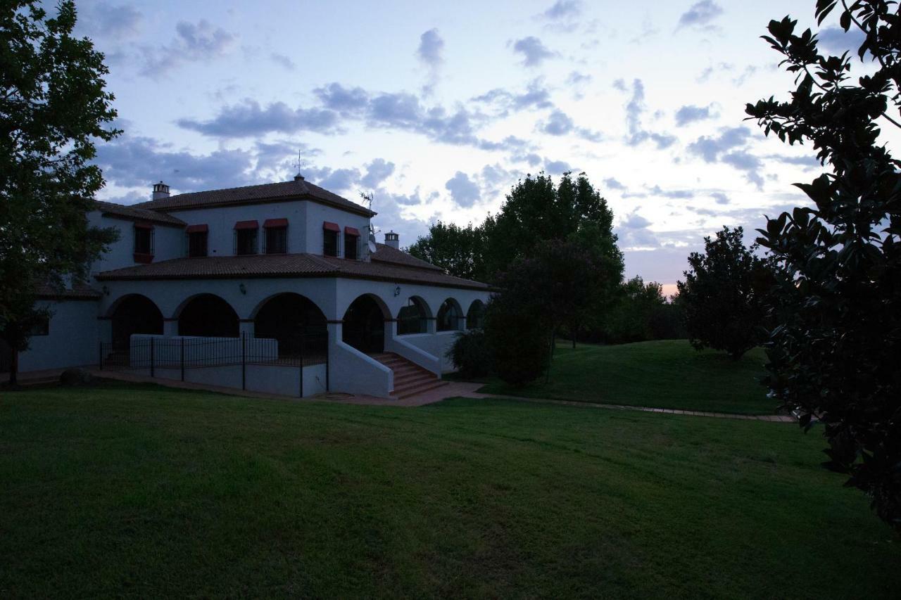 Hotel Rural Las Tejuelas Valdecaballeros Экстерьер фото